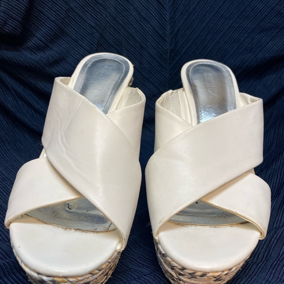 Jennifer Lopez Wedges.  Size 8 1/2 - Picture 5 of 6